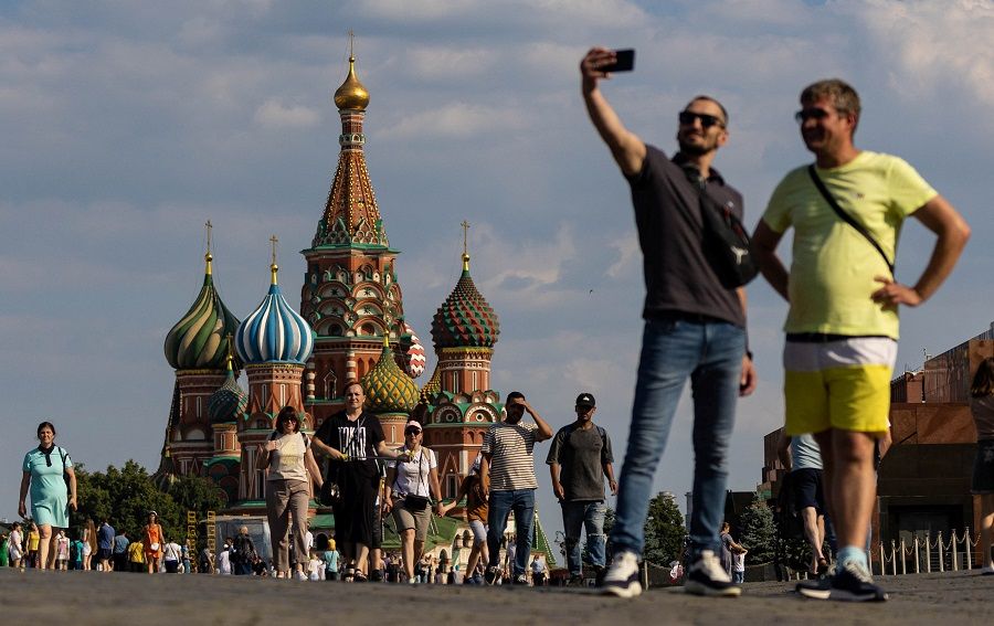 People walk in Red Square on a hot day in Moscow, Russia, 5 August 2022. (Maxim Shemetov/Reuters)