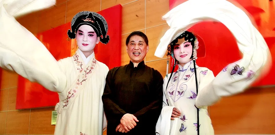 Pai Hsien-yung (centre), producer of the The Peony Pavilion (Young Lovers' Edition), with his lead performers. (SPH)