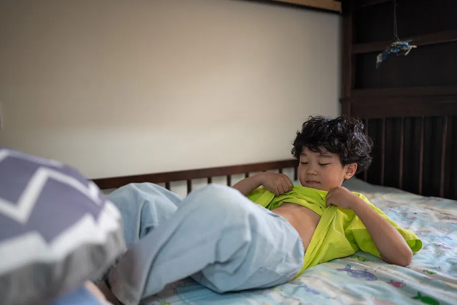 Zhuangzhuang does sit-ups at home to build up his core strength.