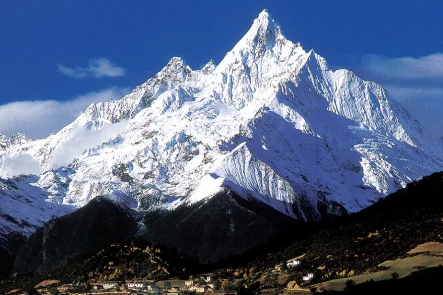 The Mainri Snow Mountains in Deqen county, China. (Wikimedia)