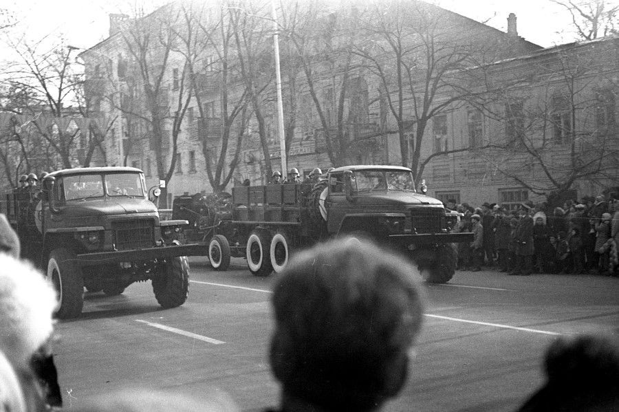 A military parade in the Soviet Union to commemorate Revolution Day, 1973. (Photo: Vyacheslav Argenberg/Licensed under CC BY-SA 4.0)