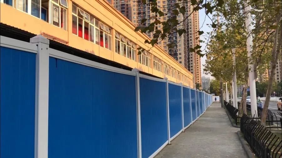 Barricades outside the Huanan market.