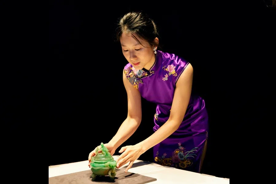 Auctioneer Liang-lin Chen often wears the elegant qipao at auctions.