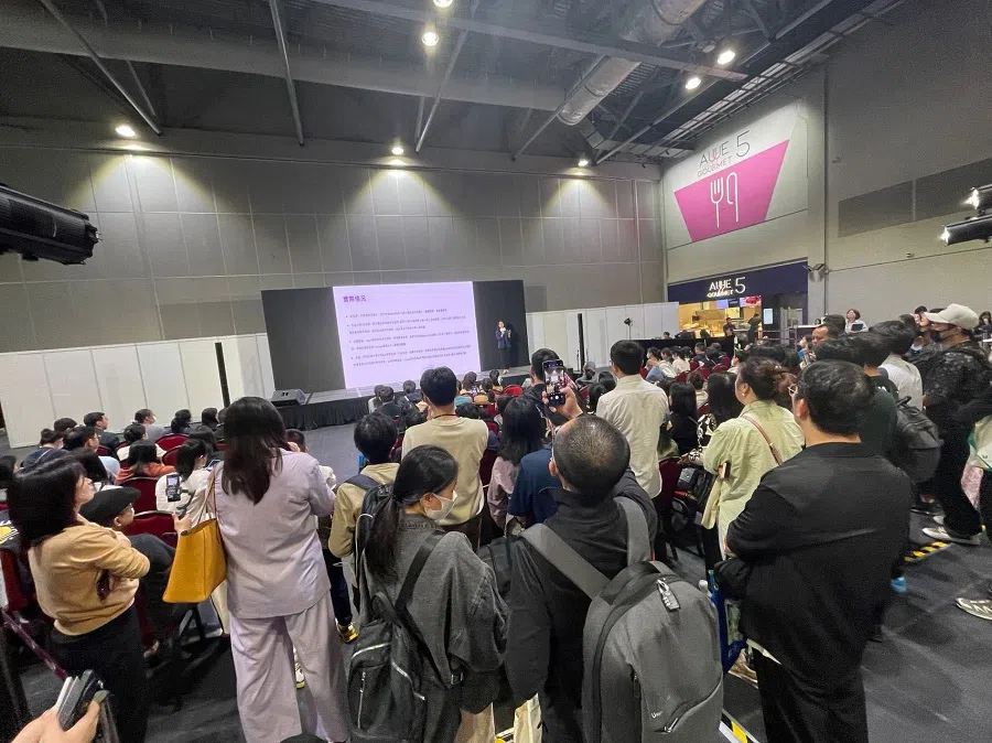 Hong Kong education platform STEM Plus held the first (Greater Bay Area) Hong Kong School Education Exhibition in 2023, which was very popular and attracted many mainland parents to come to learn about the Hong Kong education system. (Photo provided by interviewee)