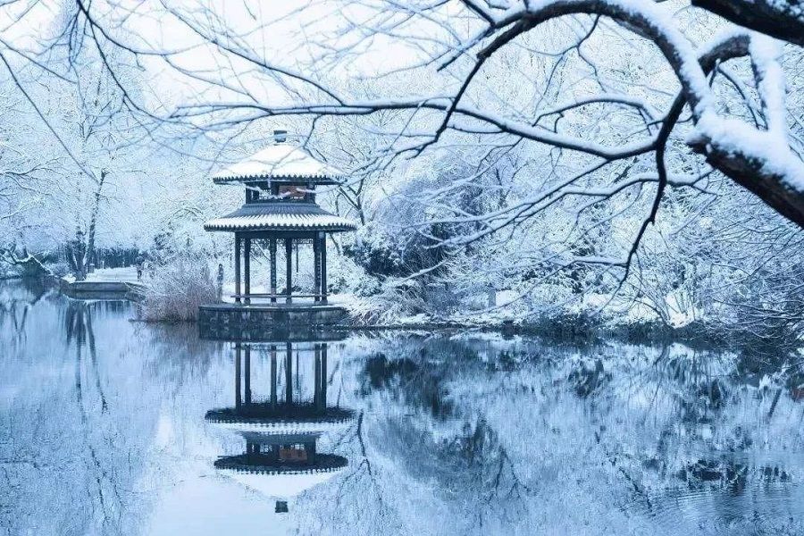 A magnificent view of a snow-covered park. (WeChat/玉茗堂前)