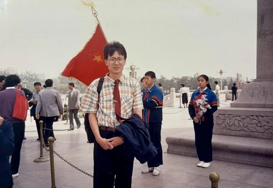In mid-1990, one year after the Tiananmen Incident, I returned to the steps of the Monument to the People’s Heroes in the centre of Tiananmen Square.