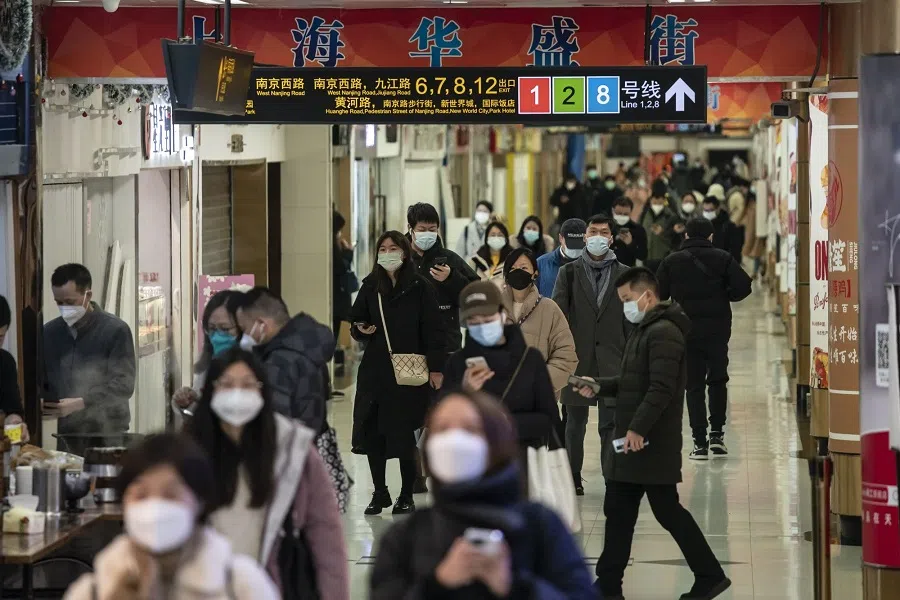 Commuters at a subway station in Shanghai, China, on 3 January 2023. (Qilai Shen/Bloomberg)