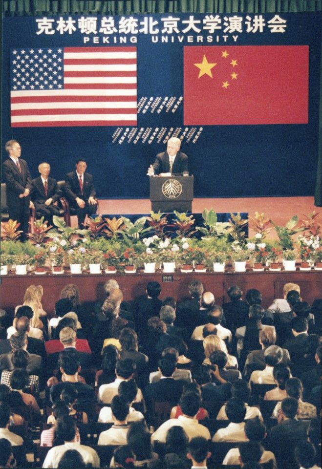 In 1998, US President Bill Clinton visited China and gave a public speech at Peking University.