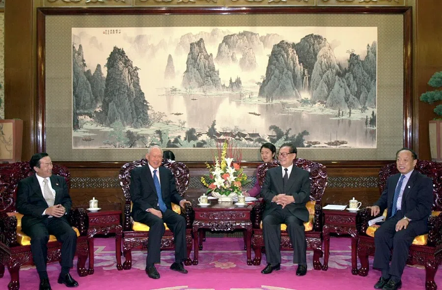 Senior Minister Lee Kuan Yew met with Chinese President Jiang Zemin at Zhongnanhai on 10 September 2002. (left to right) Singapore’s ambassador to China Chin Siat Yoon, Senior Minister Lee Kuan Yew, Chinese President Jiang Zemin and Chinese Vice-Foreign Minister Li Zhaoxing. (SPH Media)