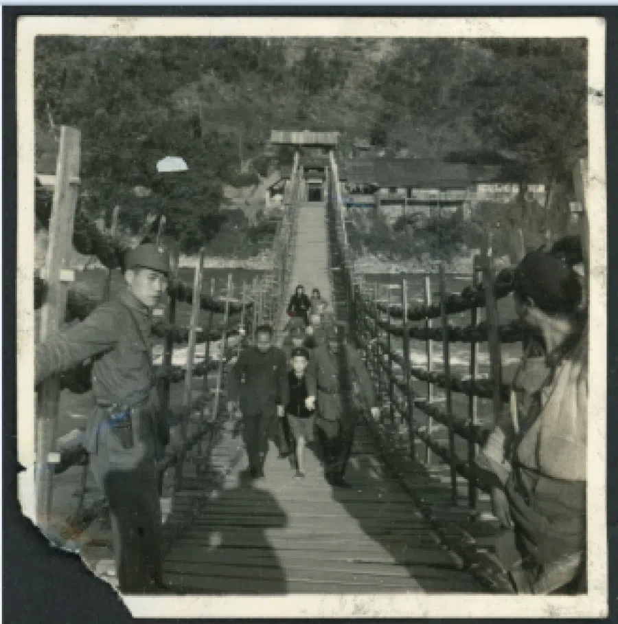 Bai Chongxi and his family travelling in Guangxi during the war against Japan.