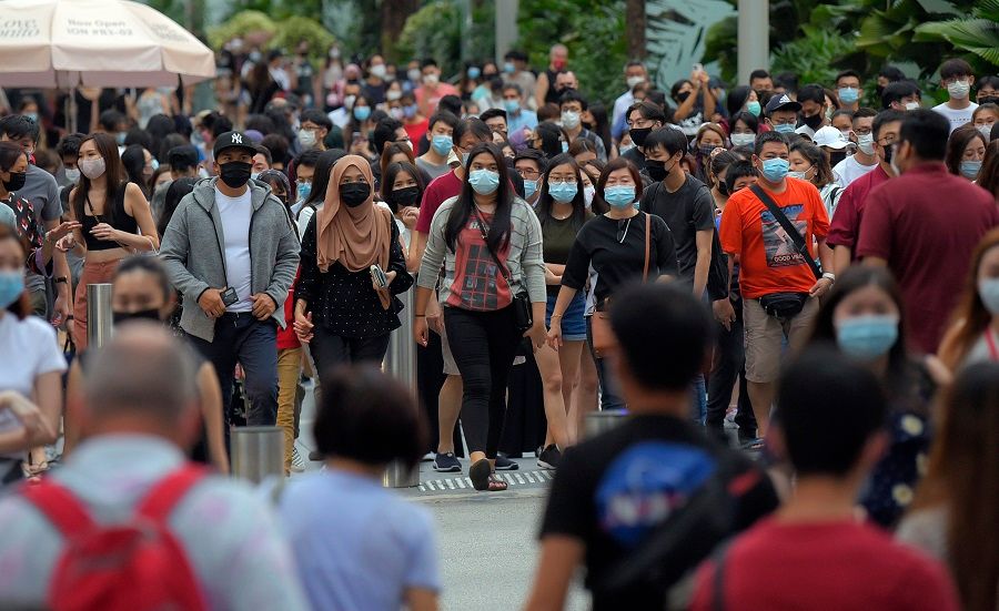 People on Orchard Road in Singapore, 19 December 2020. (SPH Media)