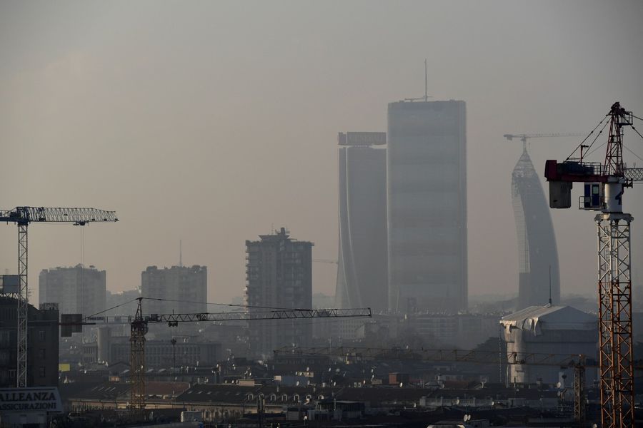 This picture taken on 3 February 2020 shows the air pollution at the CityLife district of Milan. (Miguel Medina/AFP)