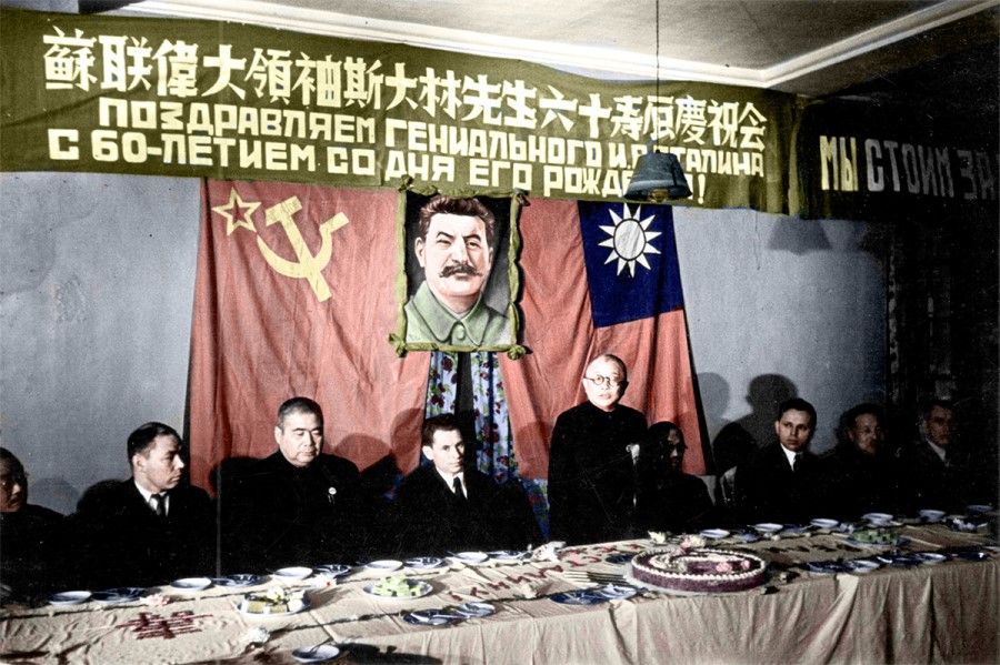 In 1939, the China-Soviet Friendship Association held a celebration for Soviet leader Stalin in Chongqing, hosted by association chairman Feng Yuxiang (second from left) and Soviet ambassador to China Aleksandr Panyushkin. As Germany and Japan were allies, China and the Soviet Union joined forces against Japan's invasion, which became the main focus of the Far East theatre.