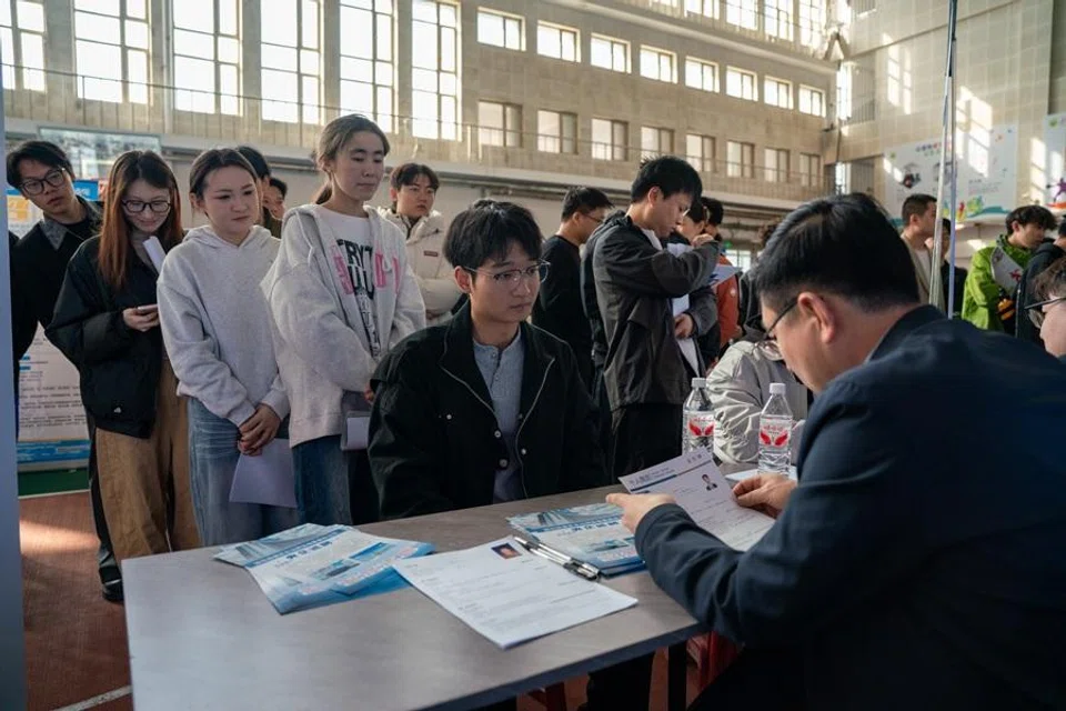 A shot of a public service employment campaign at Xinjiang Agricultural University in Urumqi on 29 March 2026.  (CNS)
