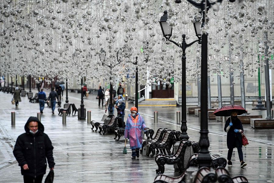 People walk on a street in downtown Moscow on 1 June 2020. (Kirill Kudryavtsev/AFP)