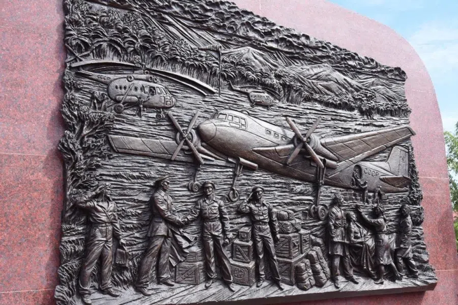 The memorial in Vientiane, Laos, in remembrance of Soviet military pilots who died while serving in Southeast Asia. (Internet)
