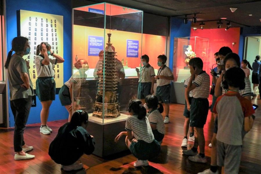 Students at the National Palace Museum in Taipei, Taiwan, 6 August 2020. (Ann Wang/REUTERS)