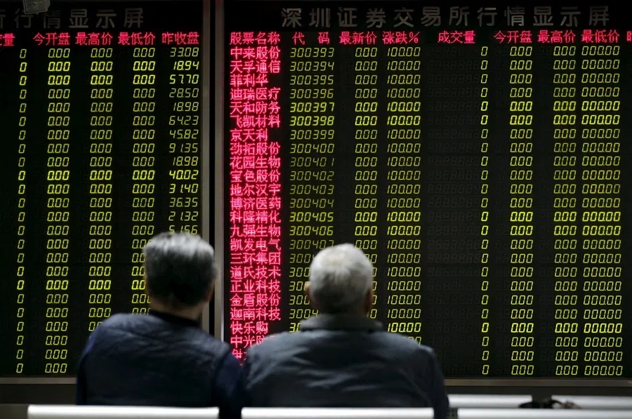 Investors wait for China's stock market to open in front of an electronic board at a brokerage house in Beijing, China, 8 January 2016.