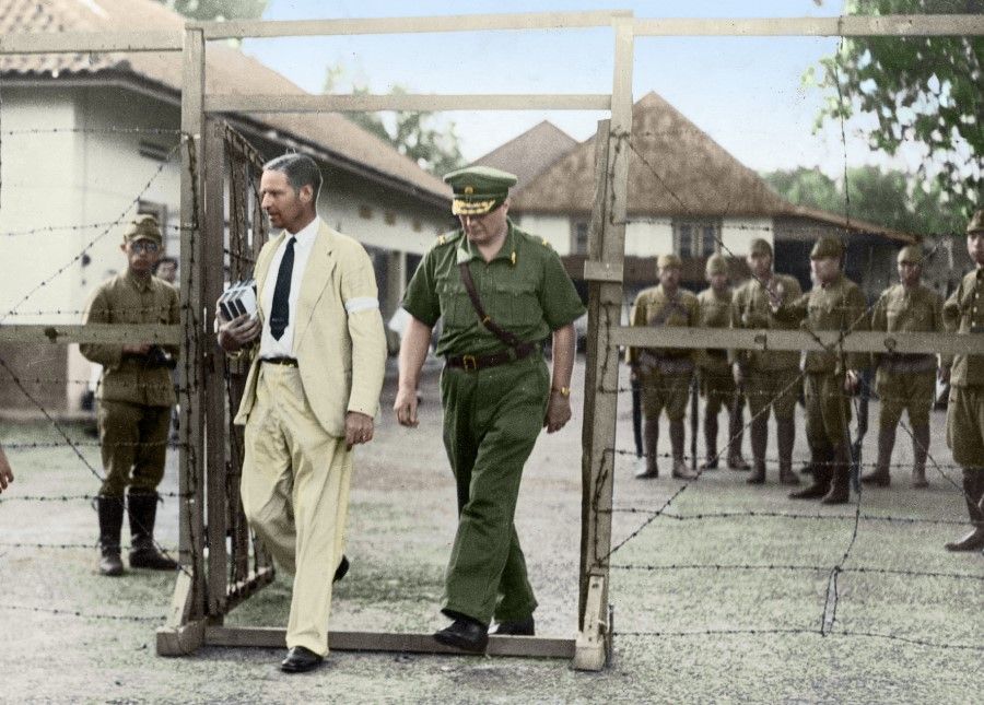 In March 1942, the Dutch Governor-General of the Dutch East Indies (now Indonesia) Jonkheer A.W.L. Tjarda van Starkenborgh Stachouwer (in suit) was imprisoned in a POW camp along with the commander of the Dutch troops. As Holland had been occupied by Germany, the Dutch troops in Indonesia could not withstand the Japanese and quickly surrendered. Dutch soldiers and civilians were subjected to humiliation and abuse after being captured by the Japanese.