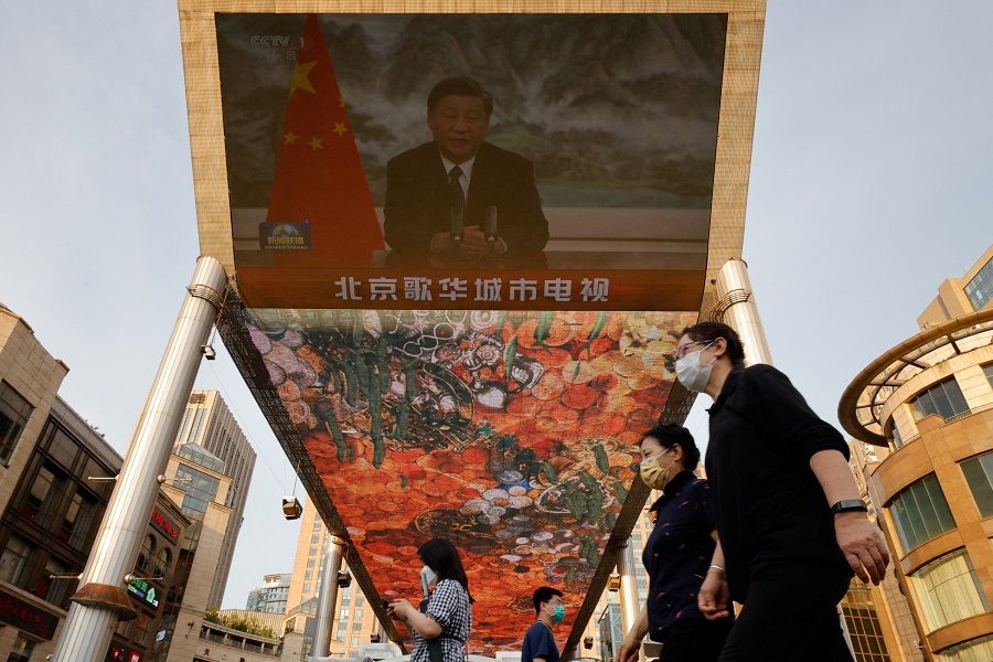 A screen shows a CCTV state media news broadcast of Chinese President Xi Jinping, addressing the BRICS Business Forum via video link, at a shopping center in Beijing, China, 23 June 2022. (Thomas Peter/Reuters)