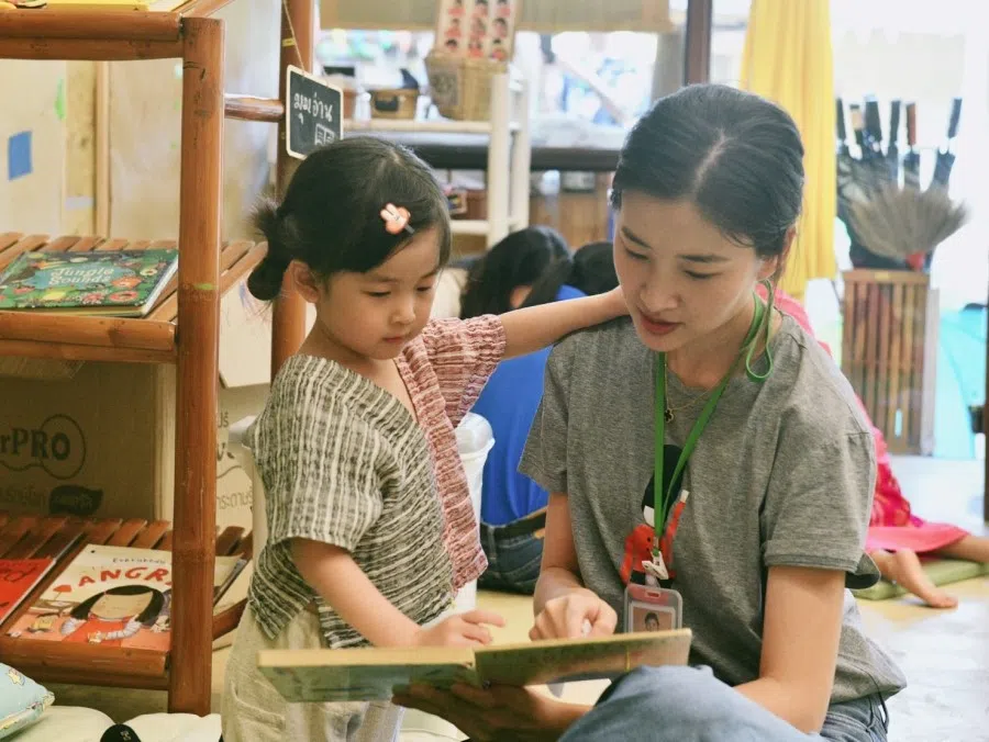 Wu Chencen with her daughter. (Courtesy of Wu Chencen)