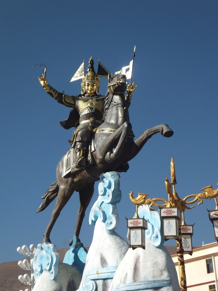 The statue of Gesar in Sertar.