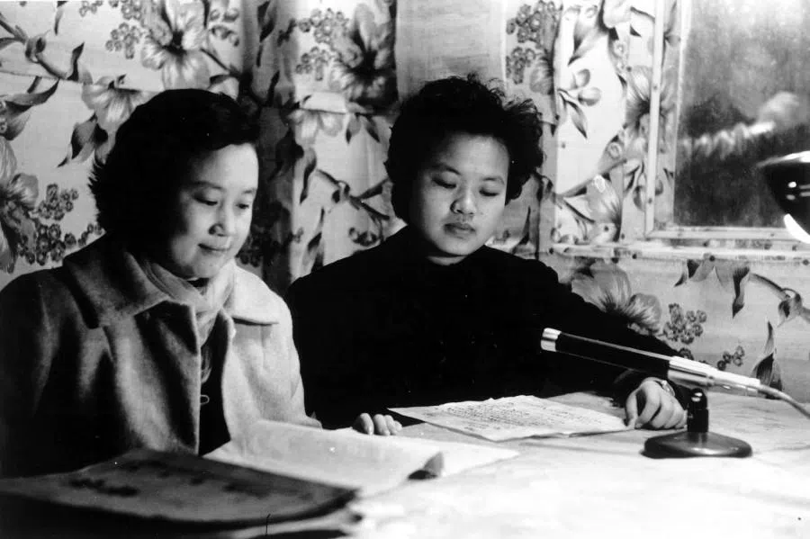 A nationalist military broadcasting station on Kinmen, where two female announcers broadcast messages towards Xiamen, 1960s.