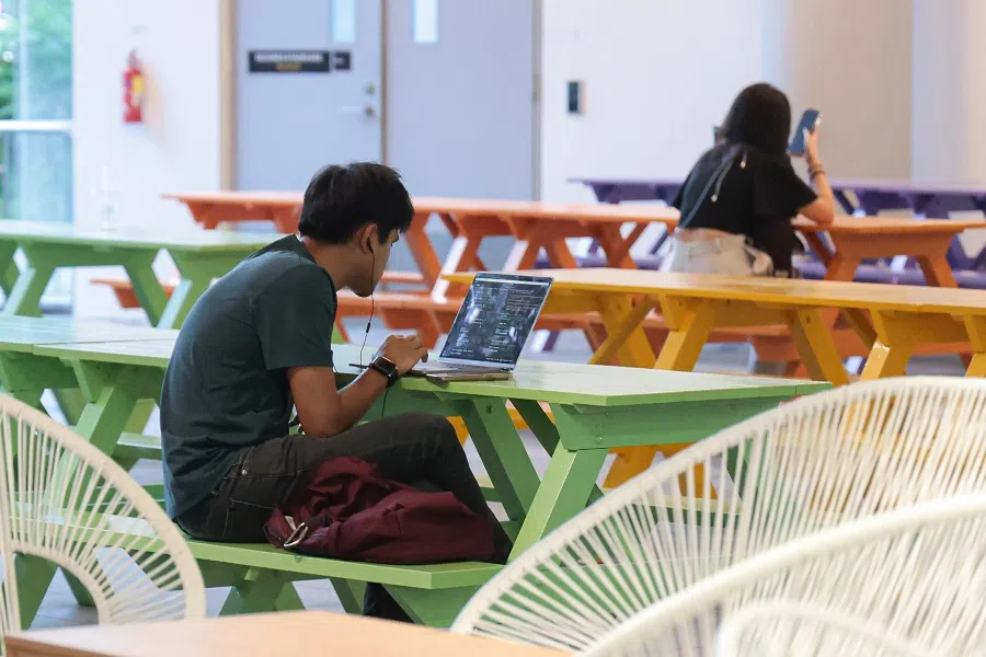 Students studying in Singapore Management University. (SPH Media)