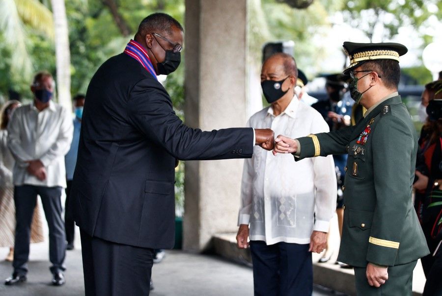 Defence Secretary Lloyd Austin (left) greets Armed Forces of the Philippines Chief of Staff General Cirilito Sobejana (right) as Philippines Defence Secretary Delfin Lorenzana (centre) looks on at Camp Aguinaldo military in Manila on 30 July 2021. (Rolex Dela Pena/AFP)