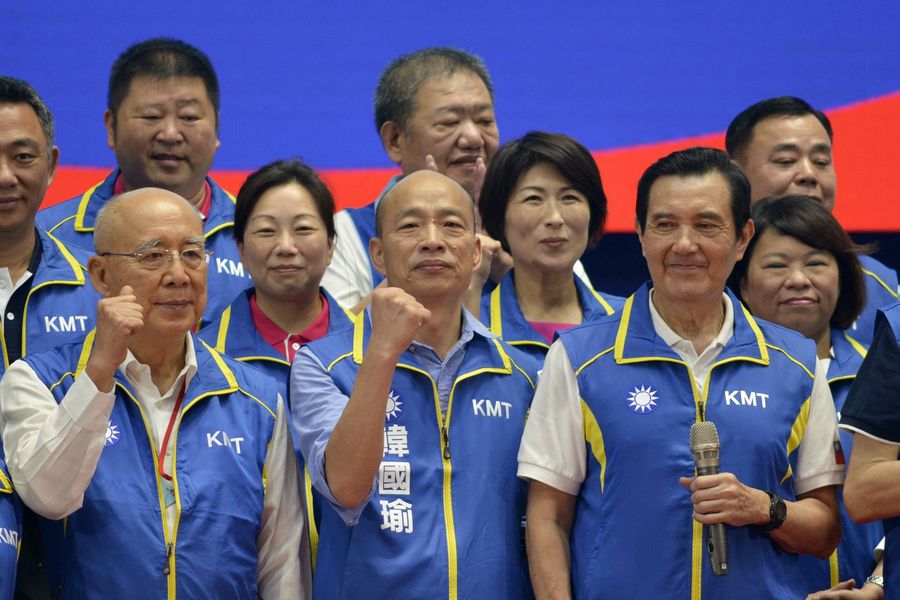 Han (center) called out the DPP's "corrupt and exploitative ways" and criticised the DPP government because it "has not eradicated espionage, giving rise to an increasing number of fat cats", effectively portraying the pan-Green Coalition as the embodiment of injustice. (Chris Stowers / AFP)