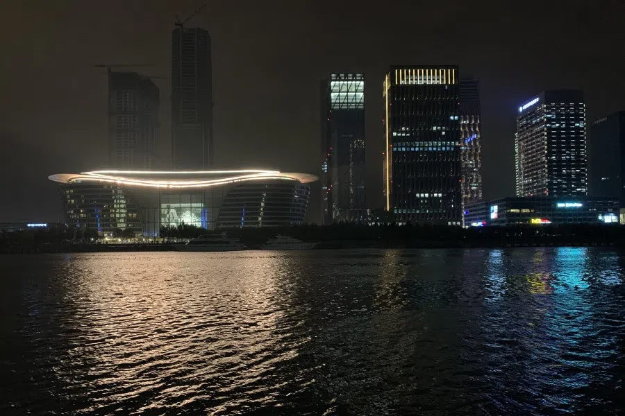 Yujiapu by night. The lack of lights is indicative of the low occupancy of office space.