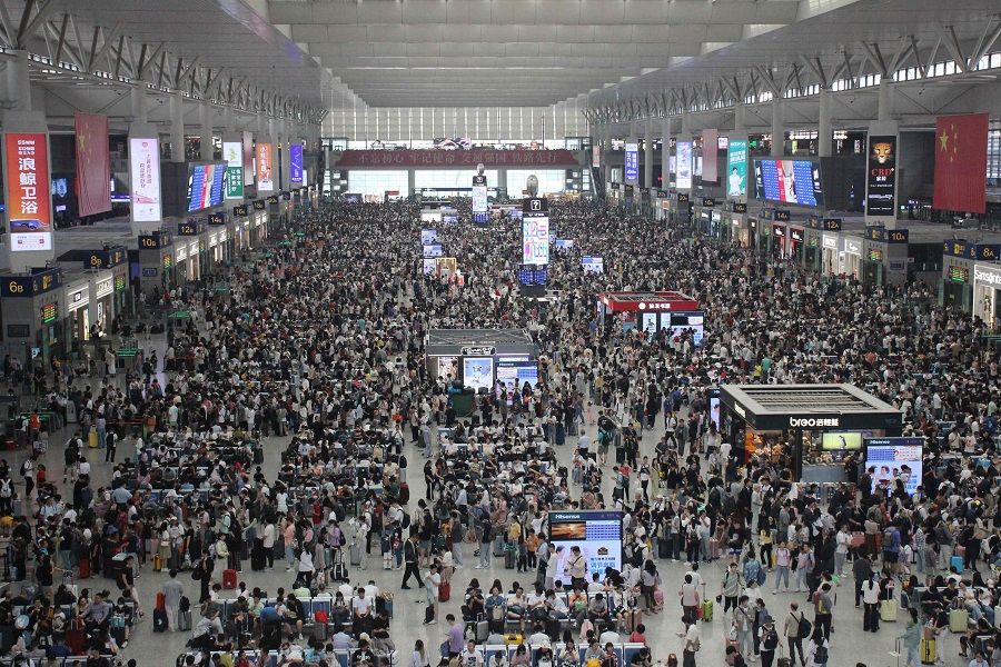 Passengers wait for trains at Hongqiao Railway Station in Shanghai, China, on 29 September 2023 as an eight-day national holiday kicked off. (Rebecca Bailey/AFP)