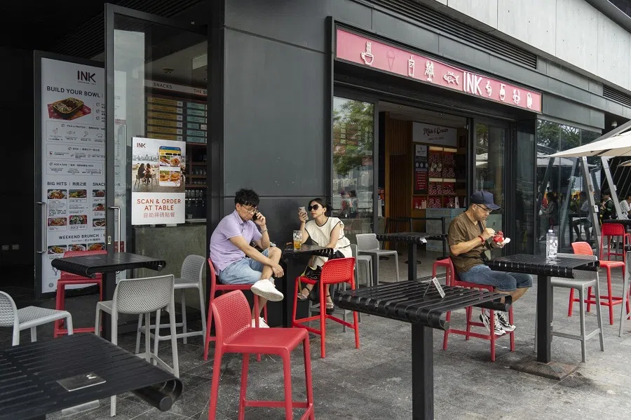 Customers at a restaurant in the Tsim Sha Tsui area in Hong Kong, China, 24 July 2024. (Chan Long Hei/Bloomberg)