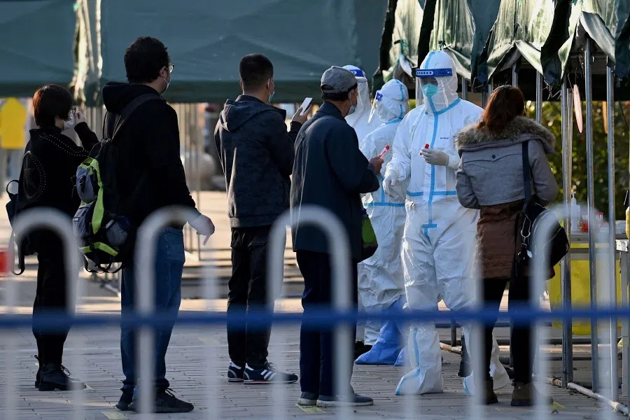 People queue for swab tests for the Covid-19 coronavirus at a nucleic acid collection station in Beijing on 26 October 2021. (Noel Celis/AFP)