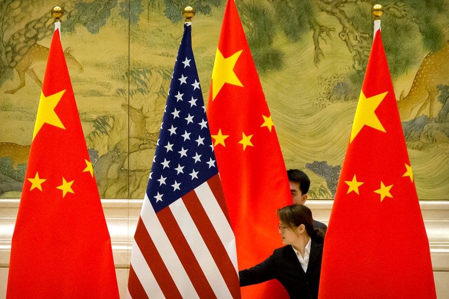 US and Chinese flags at the Diaoyutai State Guesthouse in Beijing, 14 February 2019. (Mark Schiefelbein via REUTERS)
