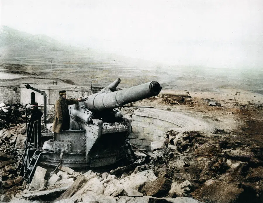 In February 1895, during the First Sino-Japanese War, the Japanese army captured the Weihaiwei fortress, achieving a comprehensive victory over the land and naval forces.