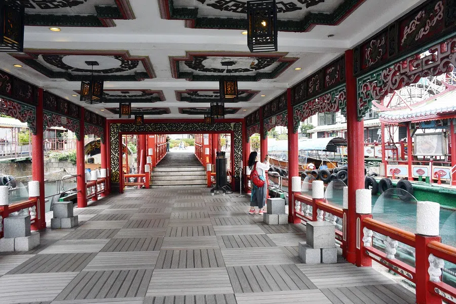 In this picture taken on 2 March 2020, residents are seen taking photographs at the Jumbo Kingdom pier along Aberdeen Promenade before the Jumbo Floating Restaurant ceases operations on 3 March 2020. (HKCNA/CNS)