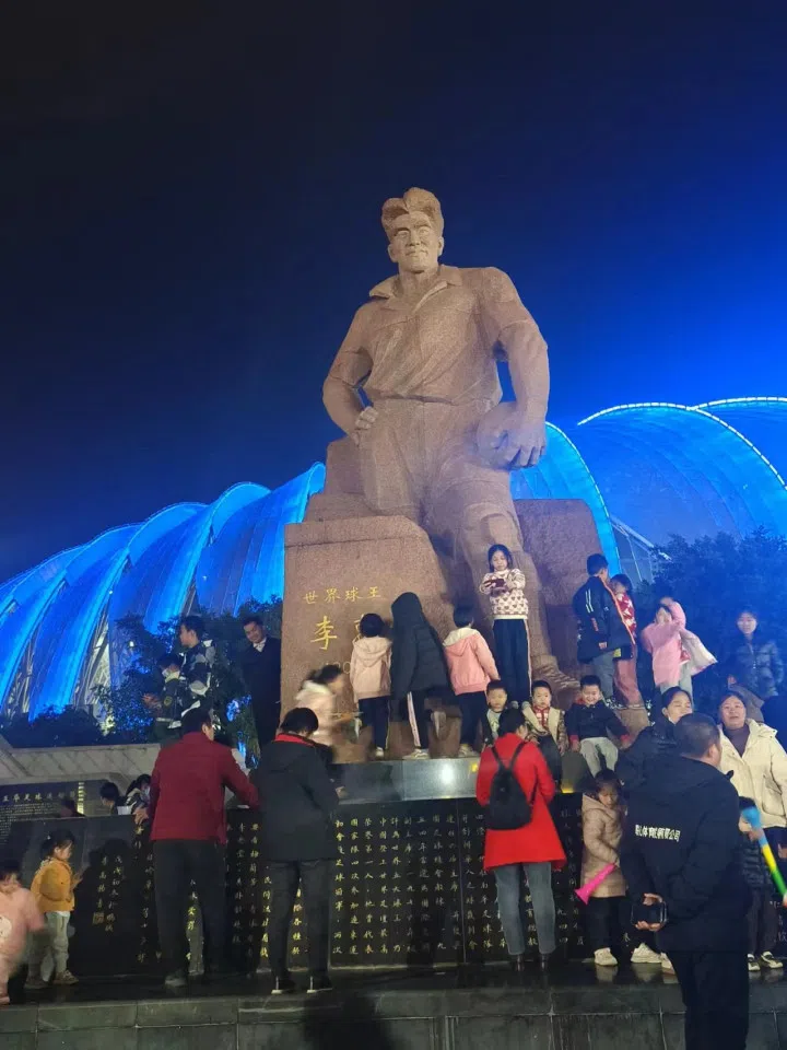 A statue of football legend Lee Wai Tong in Wuhua county, Meizhou, Guangdong. (SPH Media)