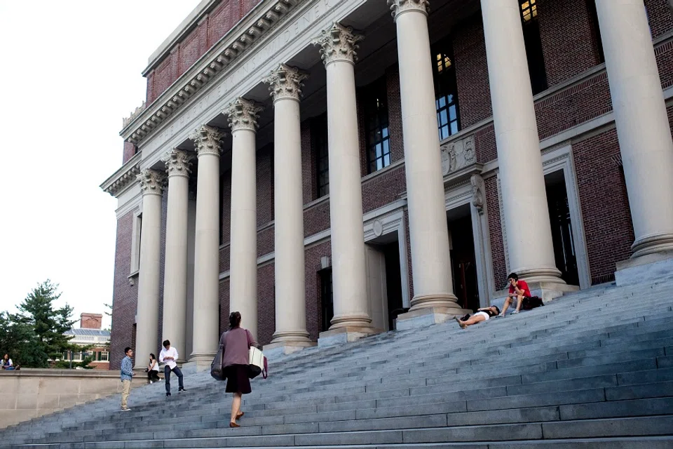 Students, tourists and visitors gather in front of the Harry Elkins Widener Library on the campus of Harvard University in Cambridge, Massachusetts, US, on 21 June 2011. (Kelvin Ma/Bloomberg)