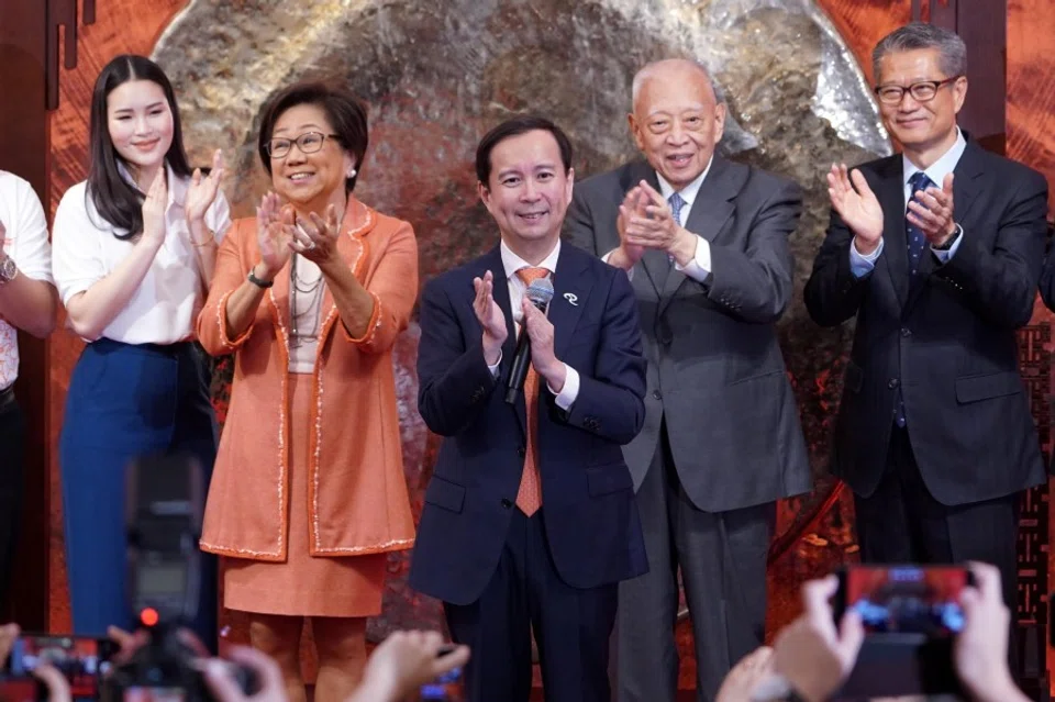 Alibaba's Chairman and Chief Executive Officer Daniel Zhang, Hong Kong Financial Secretary Paul Chan, HKEX Chairman Laura Cha and former Hong Kong chief executive Tung Chee-hwa attend Alibaba Group's listing ceremony at the Hong Kong Stock Exchange (HKEX). (Zhang Wei/CNS)