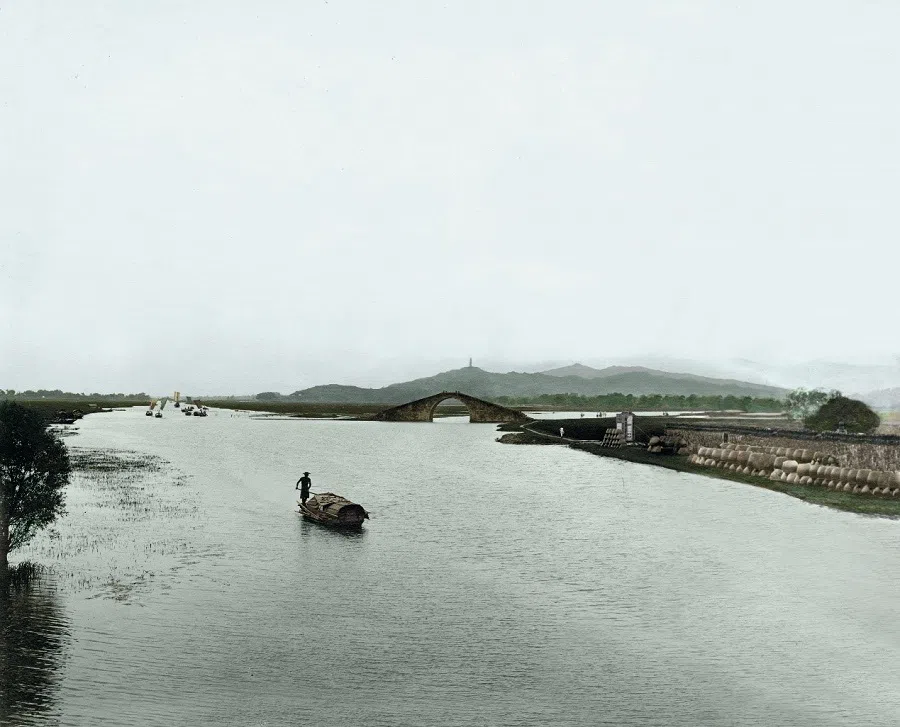 In the 1900s, Jiangnan was a picturesque land of small bridges and flowing waters, an idyllic paradise in the hearts of the Chinese people.