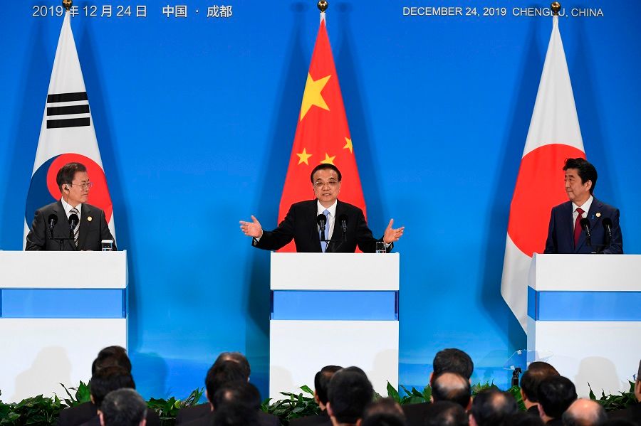 China's Premier Li Keqiang (C) with Japan's Prime Minister Shinzo Abe (R) and South Korean President (L) Moon Jae-in at the 8th trilateral leaders' meeting in Chengdu on 24 December 2019. (Wang Zhao/Pool/AFP)