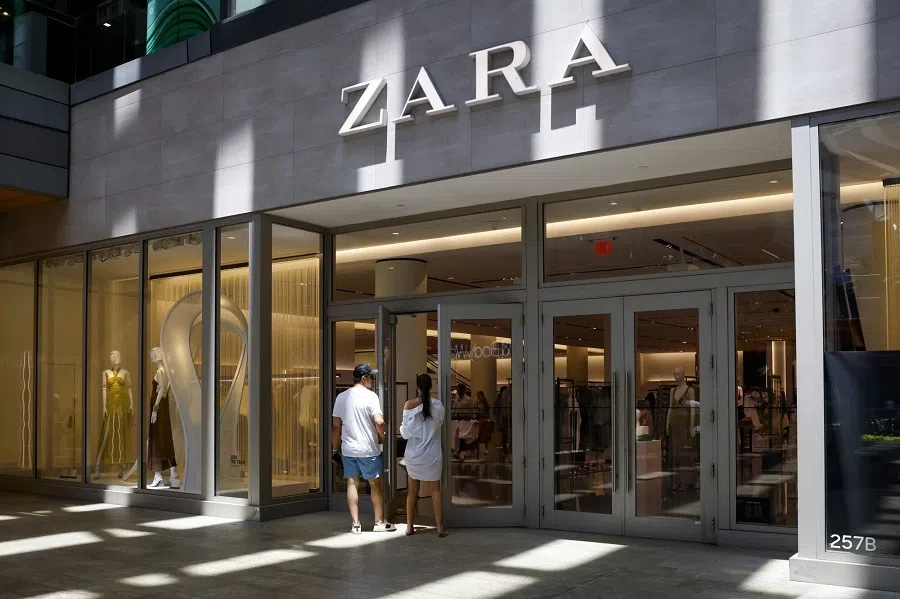 Shoppers outside a Zara store at Brickell City Centre in Miami, Florida, US, on 14 June 2023. (Eva Marie Uzcategui/Bloomberg)