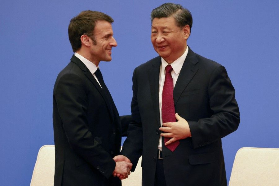 French President Emmanuel Macron and Chinese President Xi Jinping shake hands at a Franco-Chinese business council meeting in Beijing, China, 6 April 2023. (Ludovic Marin/Reuters)