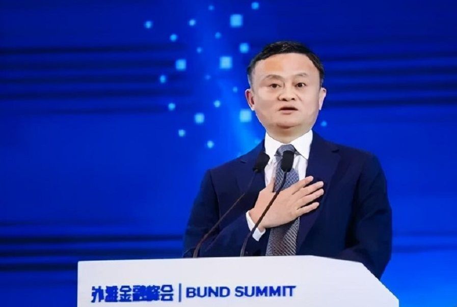 Jack Ma speaking at the Bund Summit in Shanghai. (Weibo)