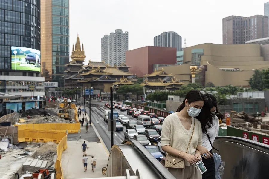 Pedestrians near the Jing'an Temple, rear, in Shanghai, China, on 1 June 2022. (Qilai Shen/Bloomberg)