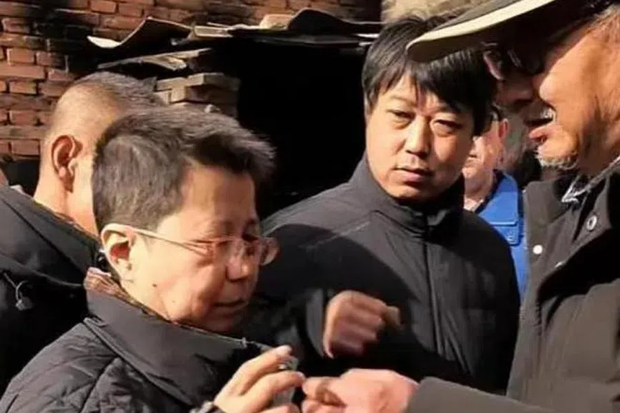 Bu was returned to her family after her “niece” approached a volunteer. (Internet)