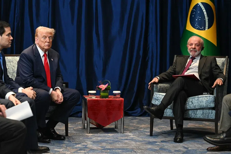 Brazil's President Luiz Inacio Lula da Silva (R) talks to US President Donald Trump during a bilateral meeting on the sidelines of the 47th Association of Southeast Asian Nations (ASEAN) Summit in Kuala Lumpur on 26 October 2025, as US Secretary of State Marco Rubio (L) looks on. (Andrew Caballero-Reynolds/AFP)