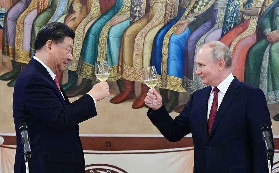 Russian President Vladimir Putin and Chinese President Xi Jinping make a toast during a reception following their talks at the Kremlin in Moscow, Russia, on 21 March 2023. (Pavel Byrkin/Sputnik/AFP)