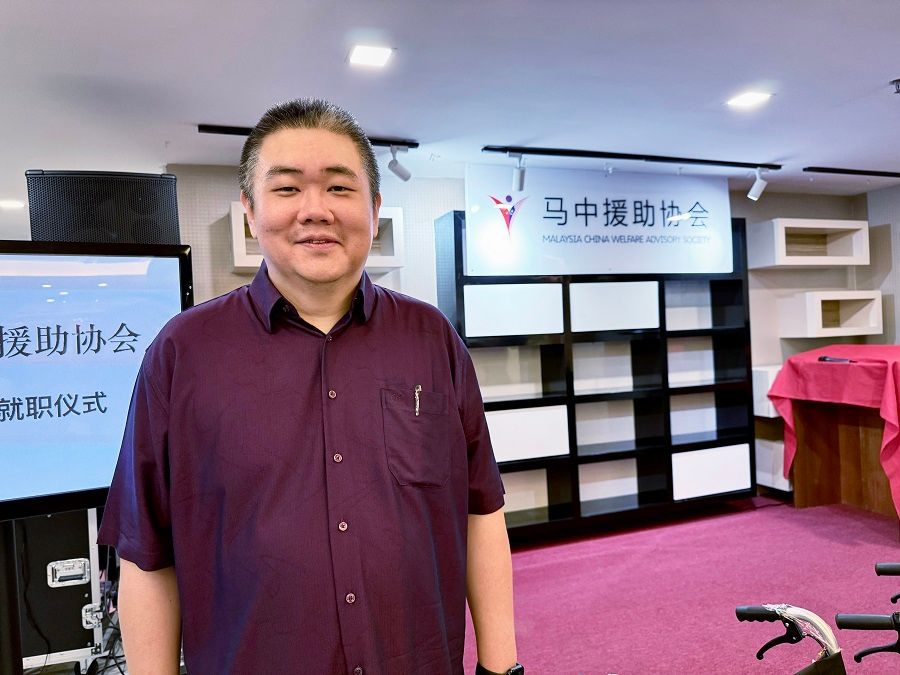 Huang Bin, originally from Tianjin, serves as secretary of the Malaysia China Welfare Advisory Society.